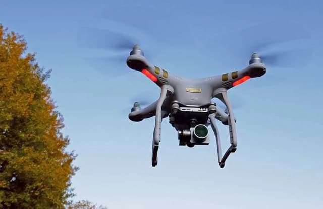 Ile kosztuje dron na wesele? Ceny wynajmu i co wpływa na koszty Ile kosztuje dron na wesele? Ceny wynajmu i co wpływa na koszty
