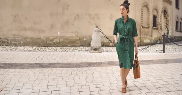 W co się ubrać w upalny dzień? Najlepsze materiały i stylizacje na lato W co się ubrać w upalny dzień? Najlepsze materiały i stylizacje na lato